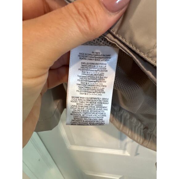 BCBGeneration Beige Jacket with Zip in Hood Size Small - Picture 10 of 10